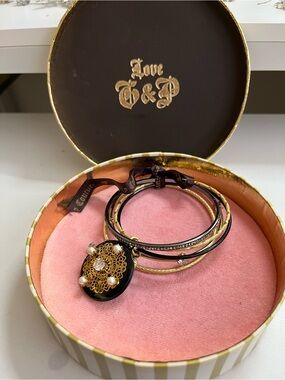 Vintage NWT juicy couture bangle set with box